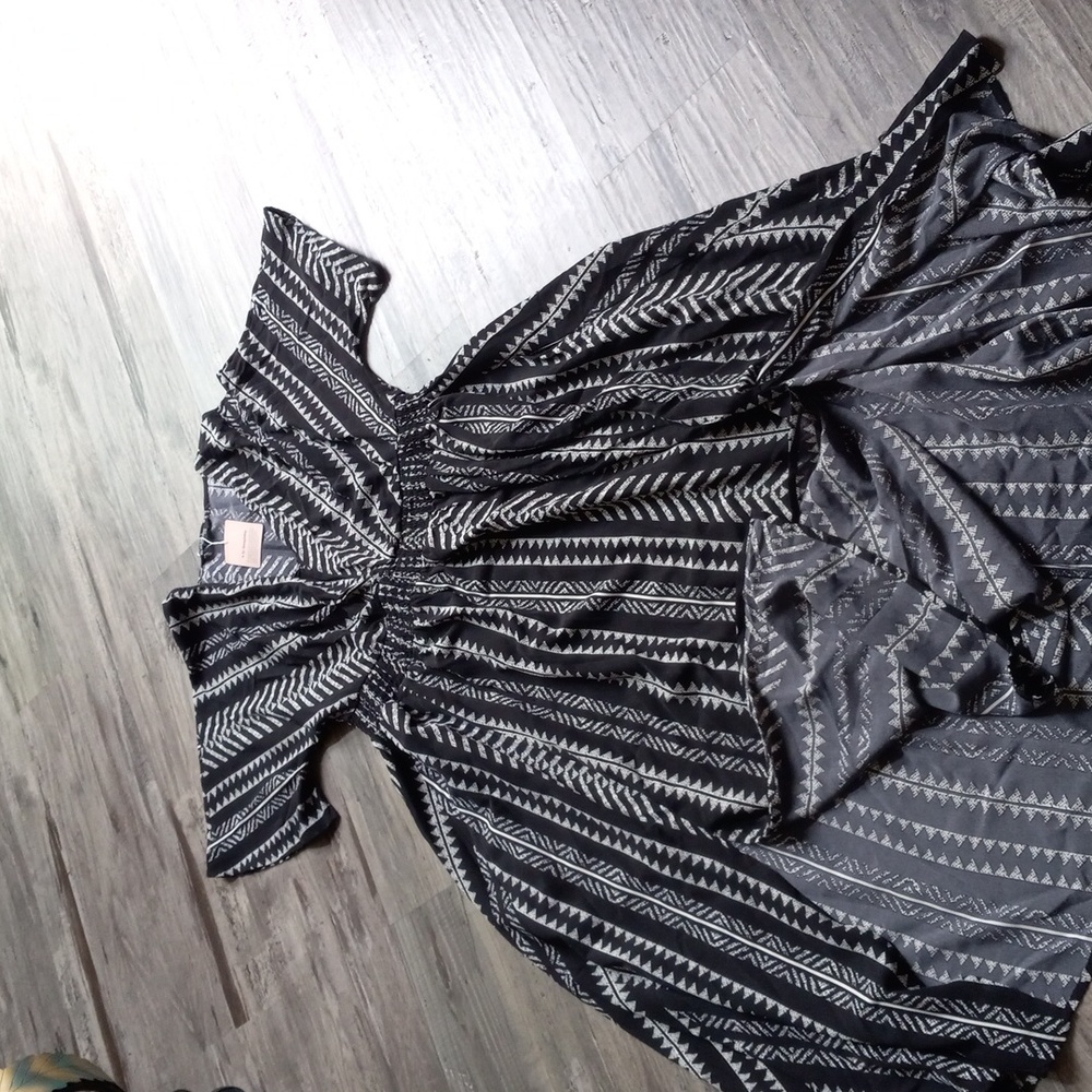Bloomchic Plus Women's Geometric Dolman Sleeve Side Pocket Shirred Split Hem
